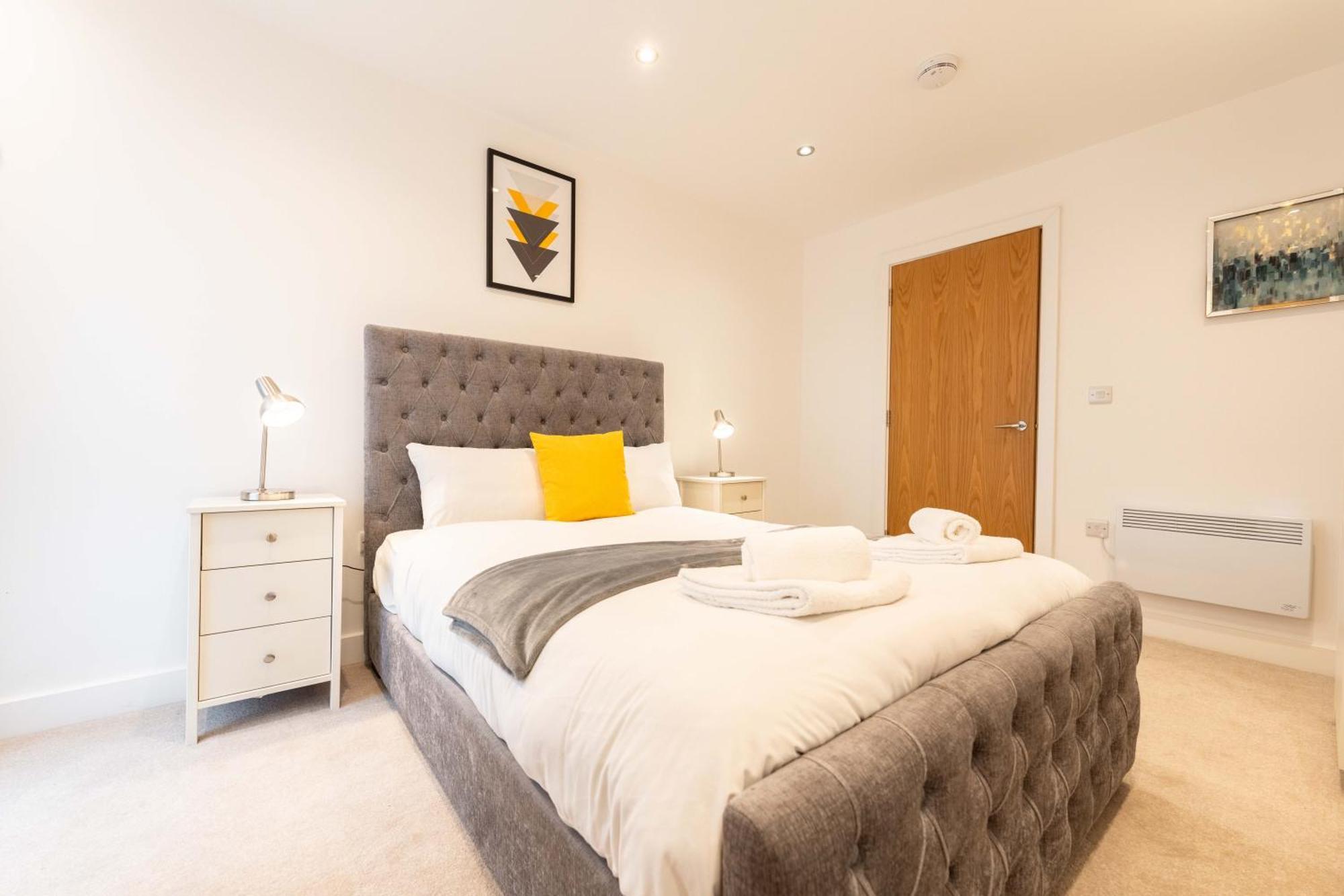 Luxurious 3-Bed, 3-Bath Stay In Leeds City Centre Exterior photo