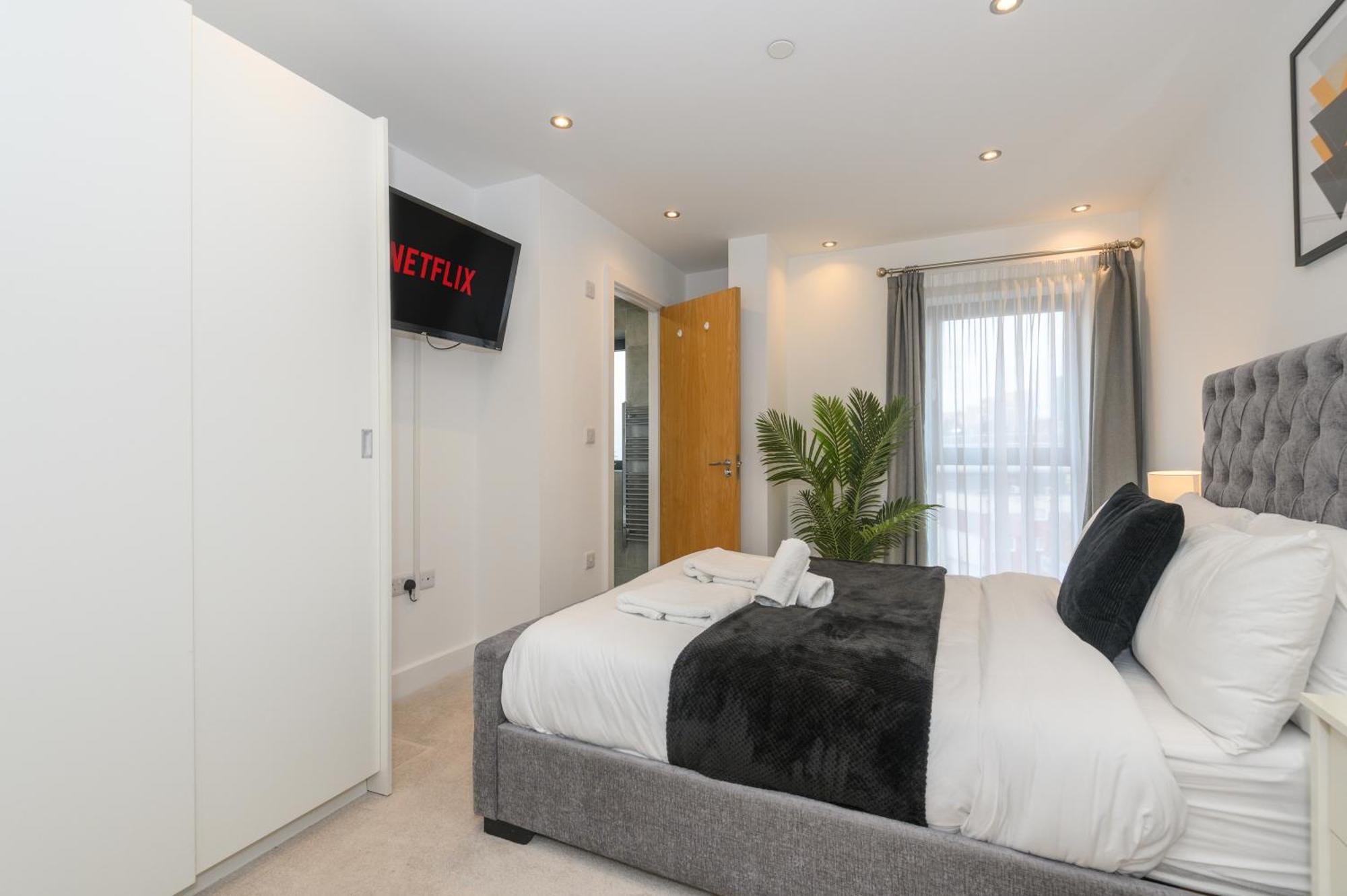 Luxurious 3-Bed, 3-Bath Stay In Leeds City Centre Exterior photo