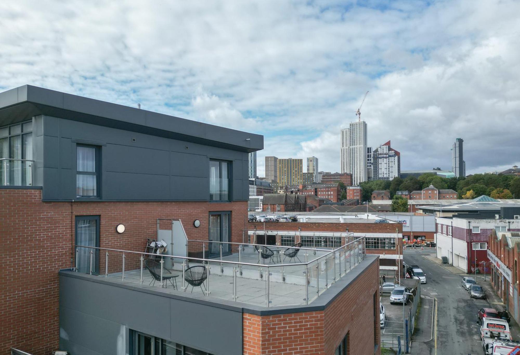 Luxurious 3-Bed, 3-Bath Stay In Leeds City Centre Exterior photo